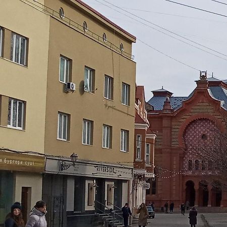 Затишна Двокімнатна Квартира В Самому Серці Ужгорода 乌日霍罗德 外观 照片