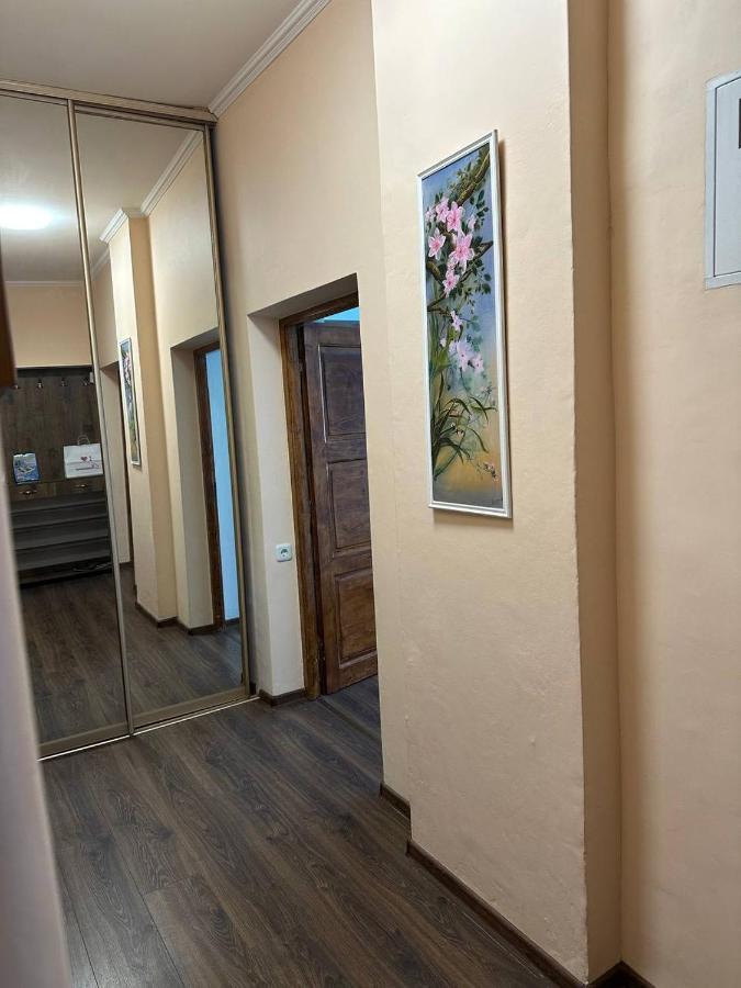 Затишна Двокімнатна Квартира В Самому Серці Ужгорода 乌日霍罗德 外观 照片